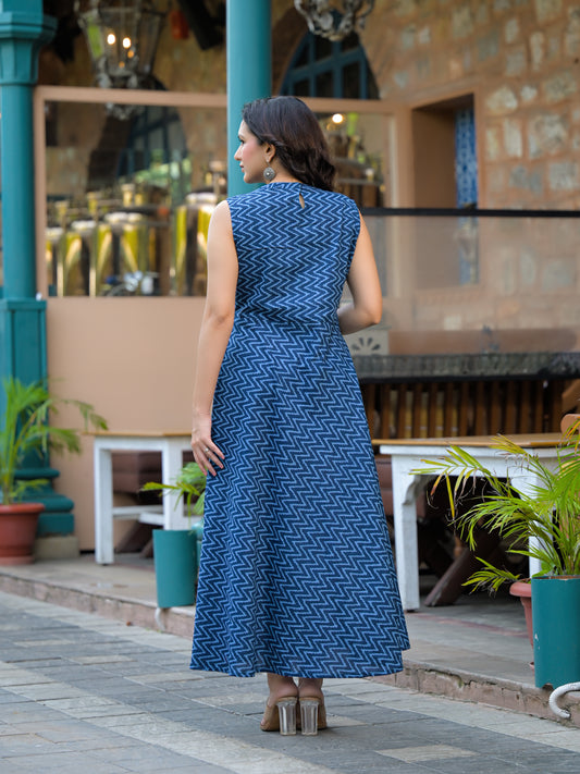 Blue pure cotton long sleevless frock.